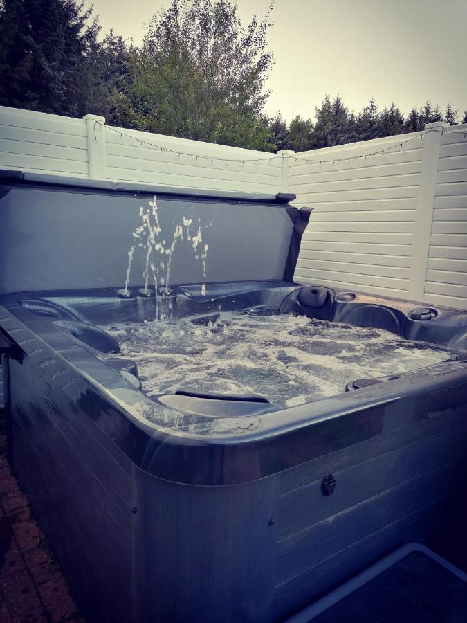 The Kalos Retreat - Hot Tub Lodge With Free 18 Hole Golf Course Swarland Exteriör bild