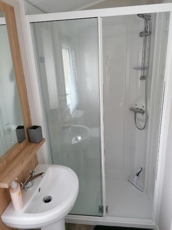 The Kalos Retreat - Hot Tub Lodge With Free 18 Hole Golf Course Swarland Exteriör bild