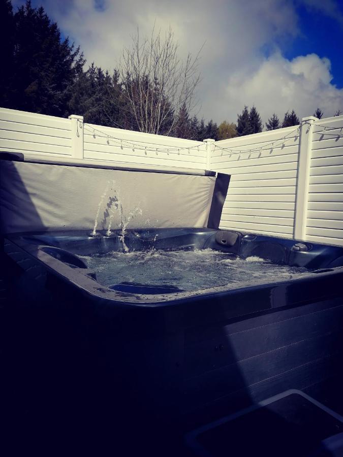 The Kalos Retreat - Hot Tub Lodge With Free 18 Hole Golf Course Swarland Exteriör bild